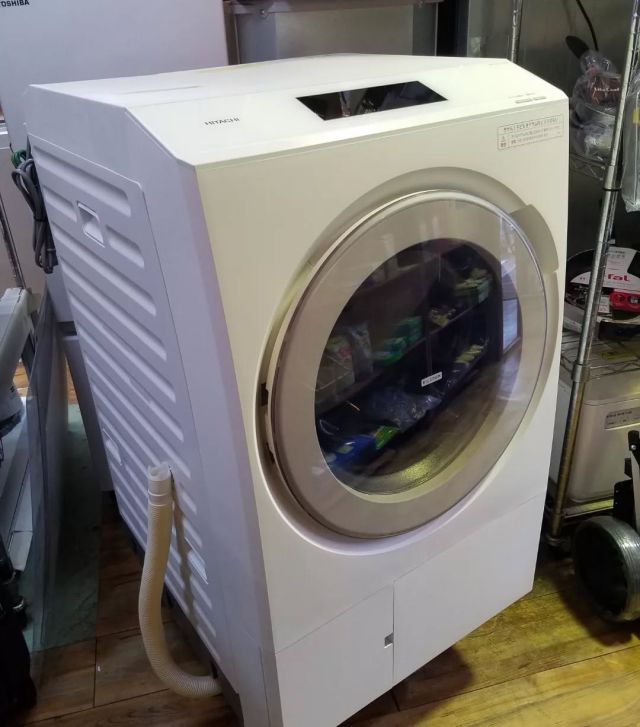 本日も通常通りに営業中です！

【 日立 13.0kg ドラム式洗濯乾燥機  ビッグドラム 】

BD-STX130JL　2023年製　取扱説明書欠品
13.0kg洗濯、7.0kg乾燥のドラム式洗濯乾燥機
ドア左開き　毎回掃除するのが面倒だった乾燥フィルターを無くした「らくメンテ」モデル
液体洗剤 柔軟剤 自動投入　省エネ節水のヒートポンプ式
専用アプリでスマホと連携、取扱説明書も確認できます

幅630×奥行き720×高さ1065mm(排水ホース含む)
内寸奥行540mm以上の防水パンに入ります

当店販売価格 : ¥159,000円 (税込) .
ユーズドショップ クラウド 横浜都筑店(販売終了後も更新は致しませんのでご了承下さい)

◼️家電 買取り致します◼️.
横浜市、川崎市、東京都内一部地域、その他近郊地域出張無料にてお伺い致します。

#リサイクル#リサイクルショップ#リサイクルショップ横浜#リサイクルショップクラウド#都筑区#横浜市都筑区#買取り#出張買取り#中古販売#リサイクルショップクラウド横浜都筑店#中古家電#HITACHI#洗濯機#洗濯乾燥機#ランドリー#ドラム型#WASH&DRY#引越#新生活